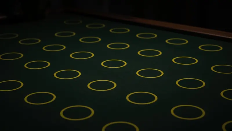 Player cards and a dealer upcard show on the LakhBet Infinite Blackjack felt.